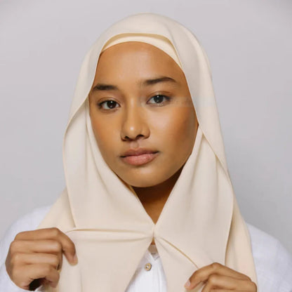 حجاب راقي بلمسات مغناطيسية بدون دبابيس – خفيف، أنيق وسهل الارتداء