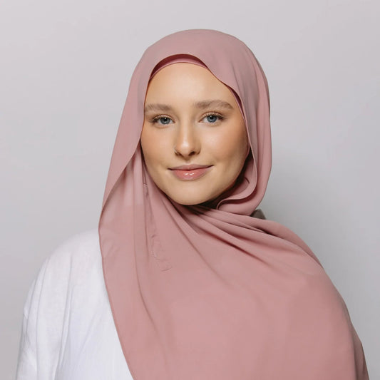 حجاب راقي بلمسات مغناطيسية بدون دبابيس – خفيف، أنيق وسهل الارتداء